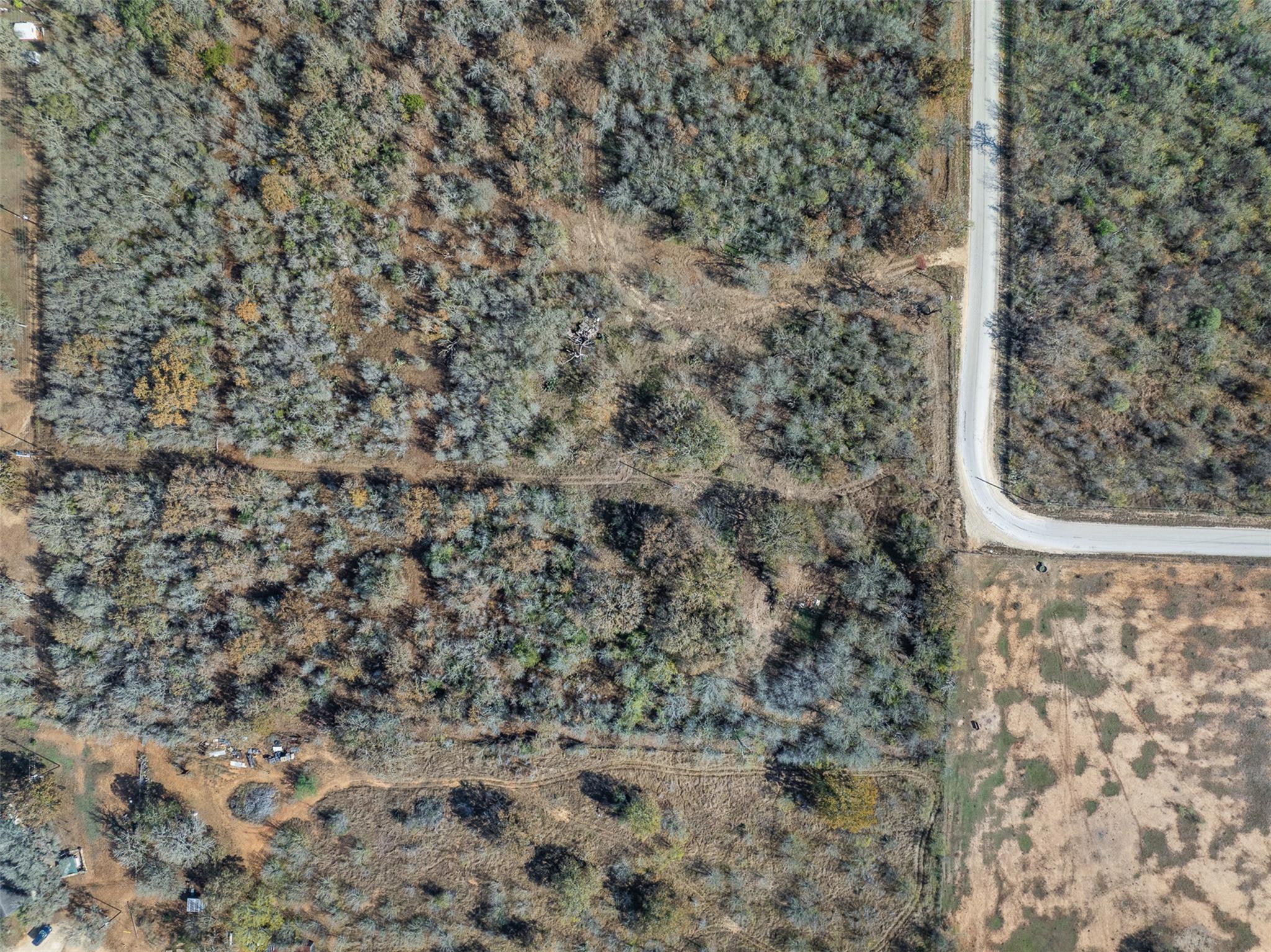 1050 Bugtussle Ln, Luling, TX 78648