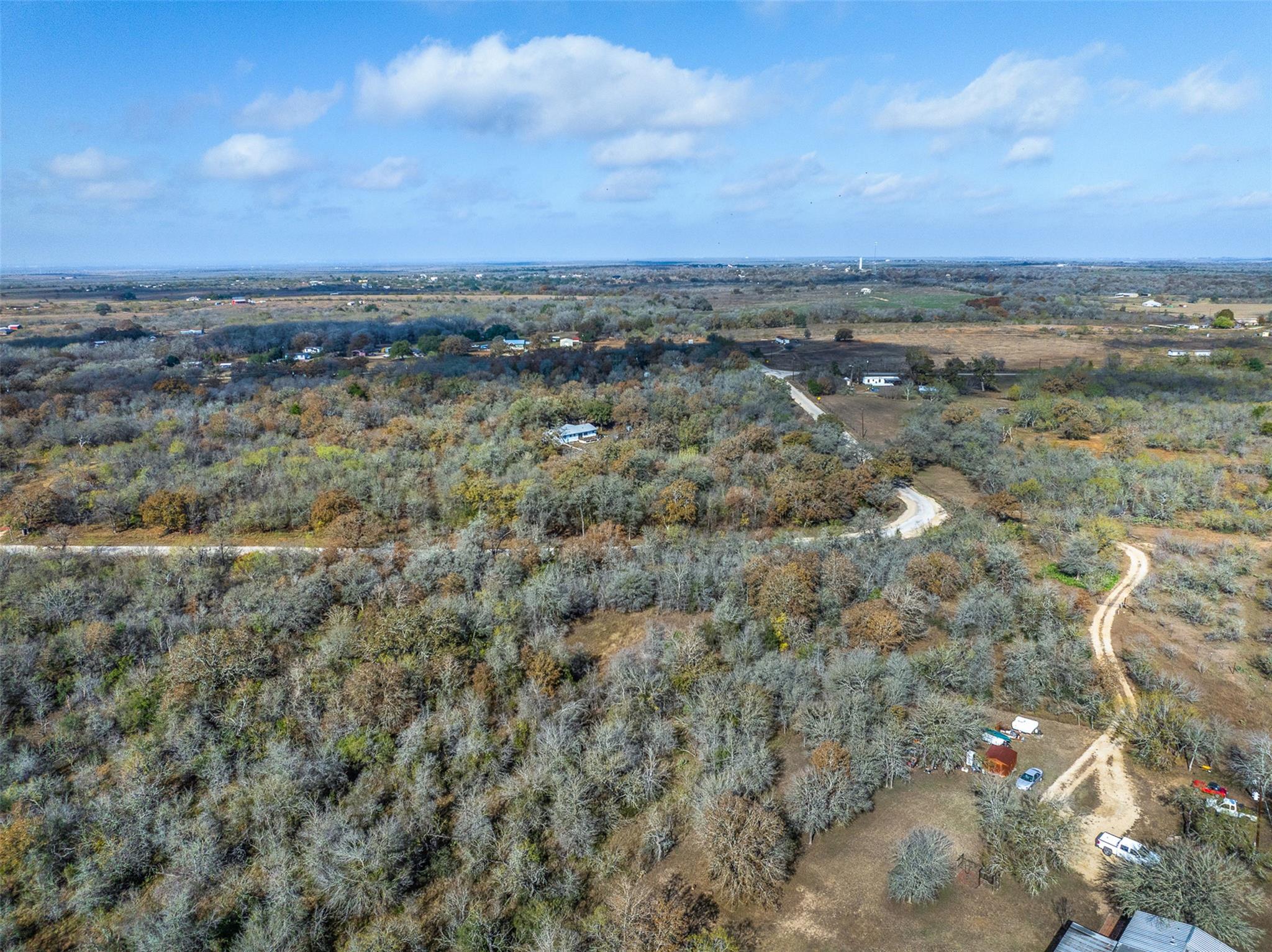 1050 Bugtussle Ln, Luling, TX 78648