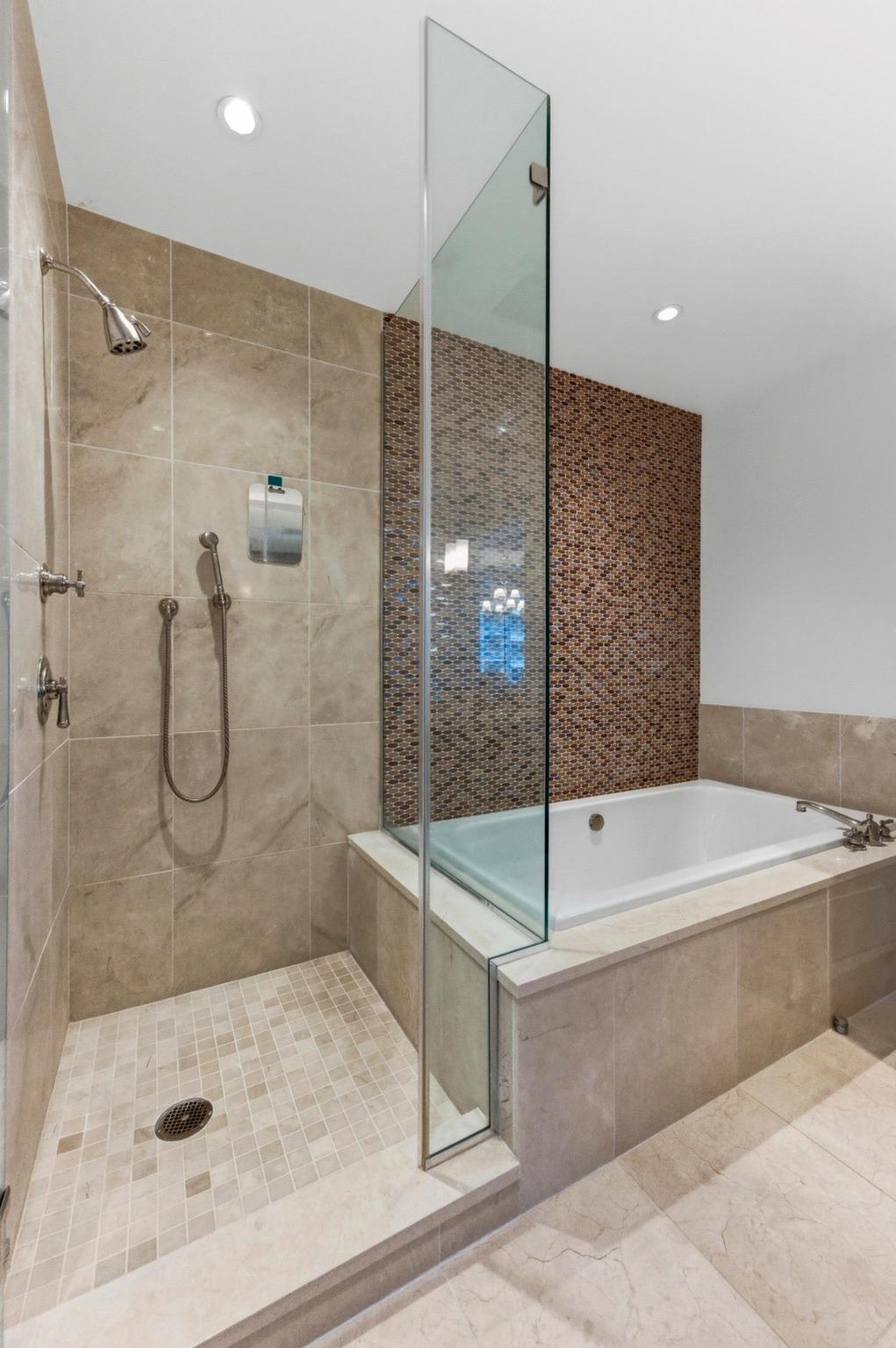 200 Congress Ave # 14A, Austin, TX 78701