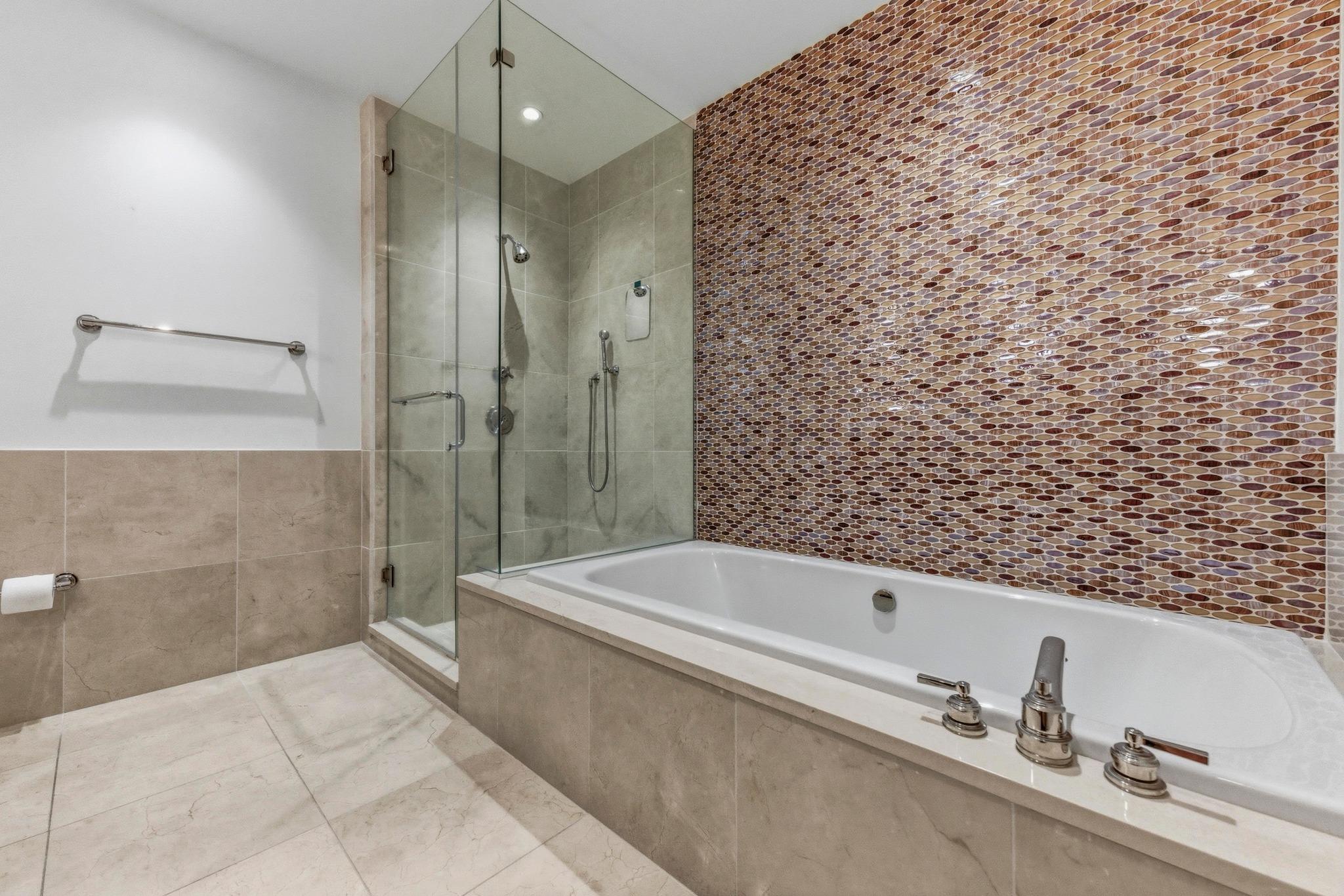 200 Congress Ave # 14A, Austin, TX 78701