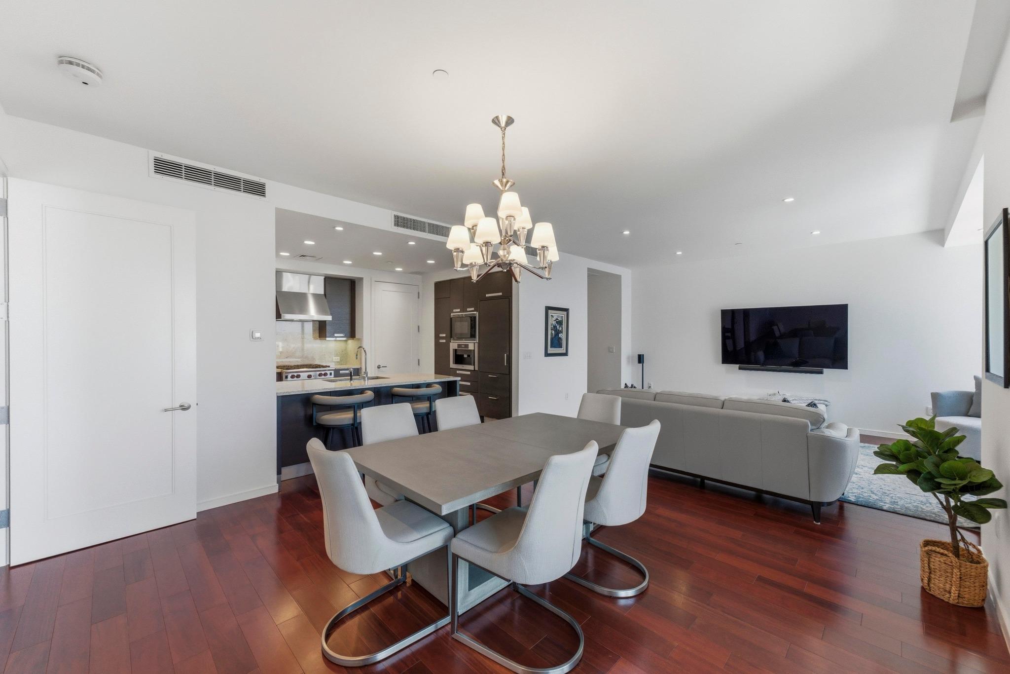 200 Congress Ave # 14A, Austin, TX 78701