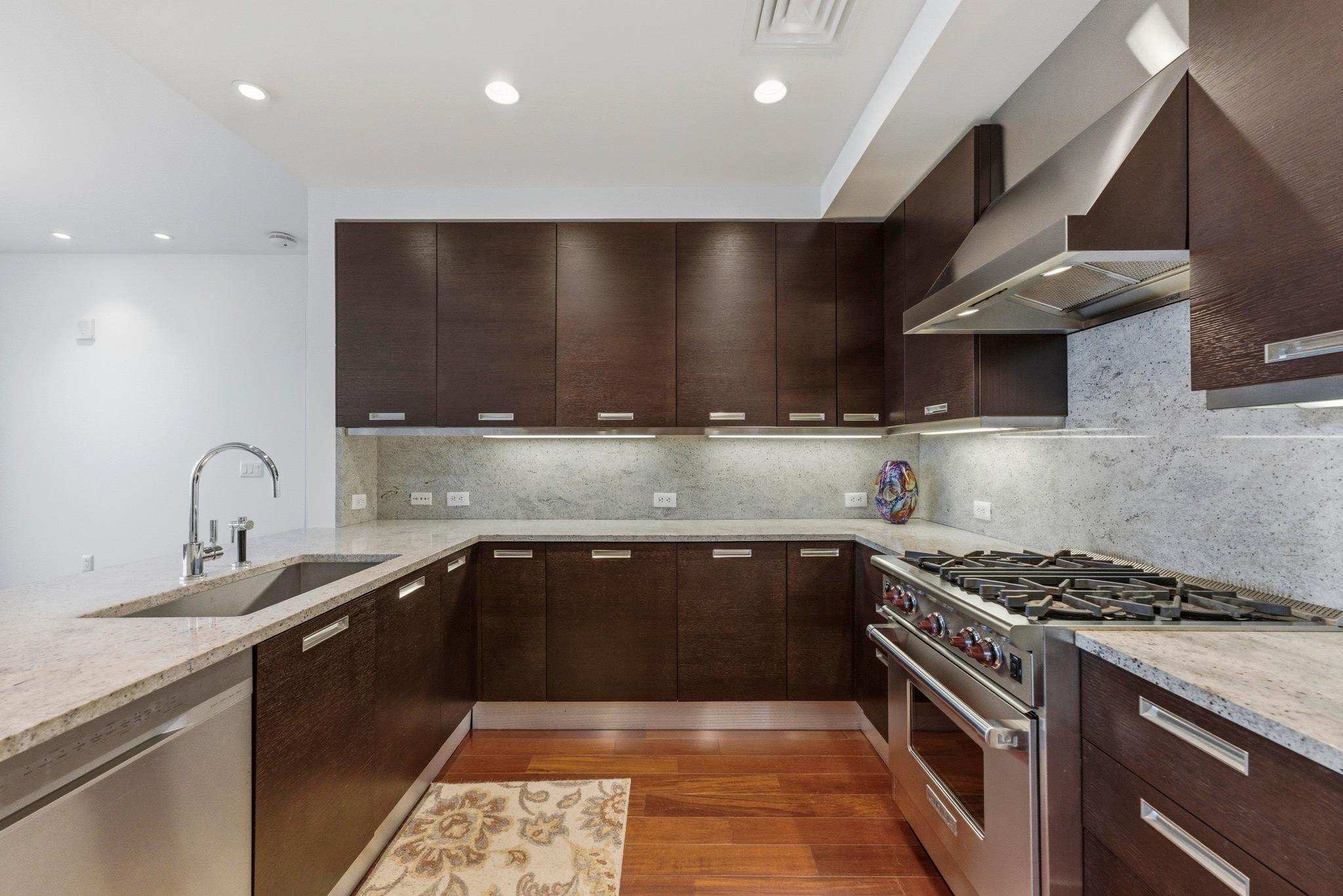 200 Congress Ave # 14A, Austin, TX 78701