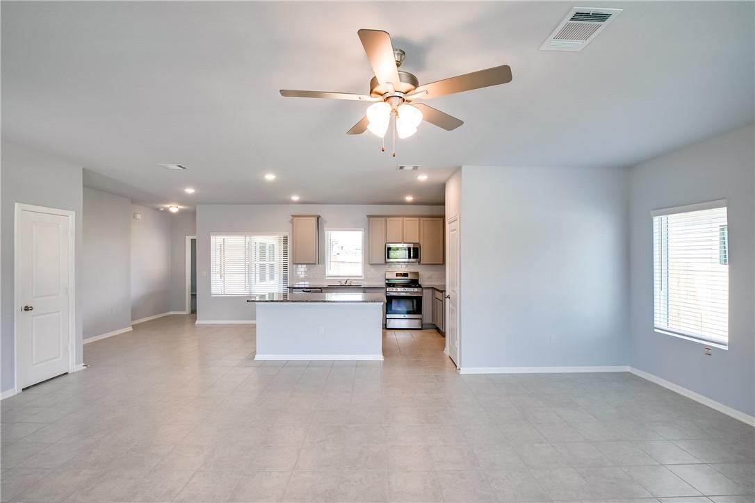 509 Pulitzer Dr, Hutto, TX 78634