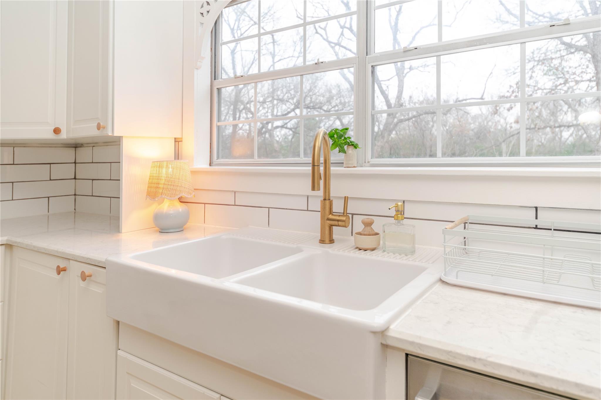 306 5th Ave, Smithville, TX 78957