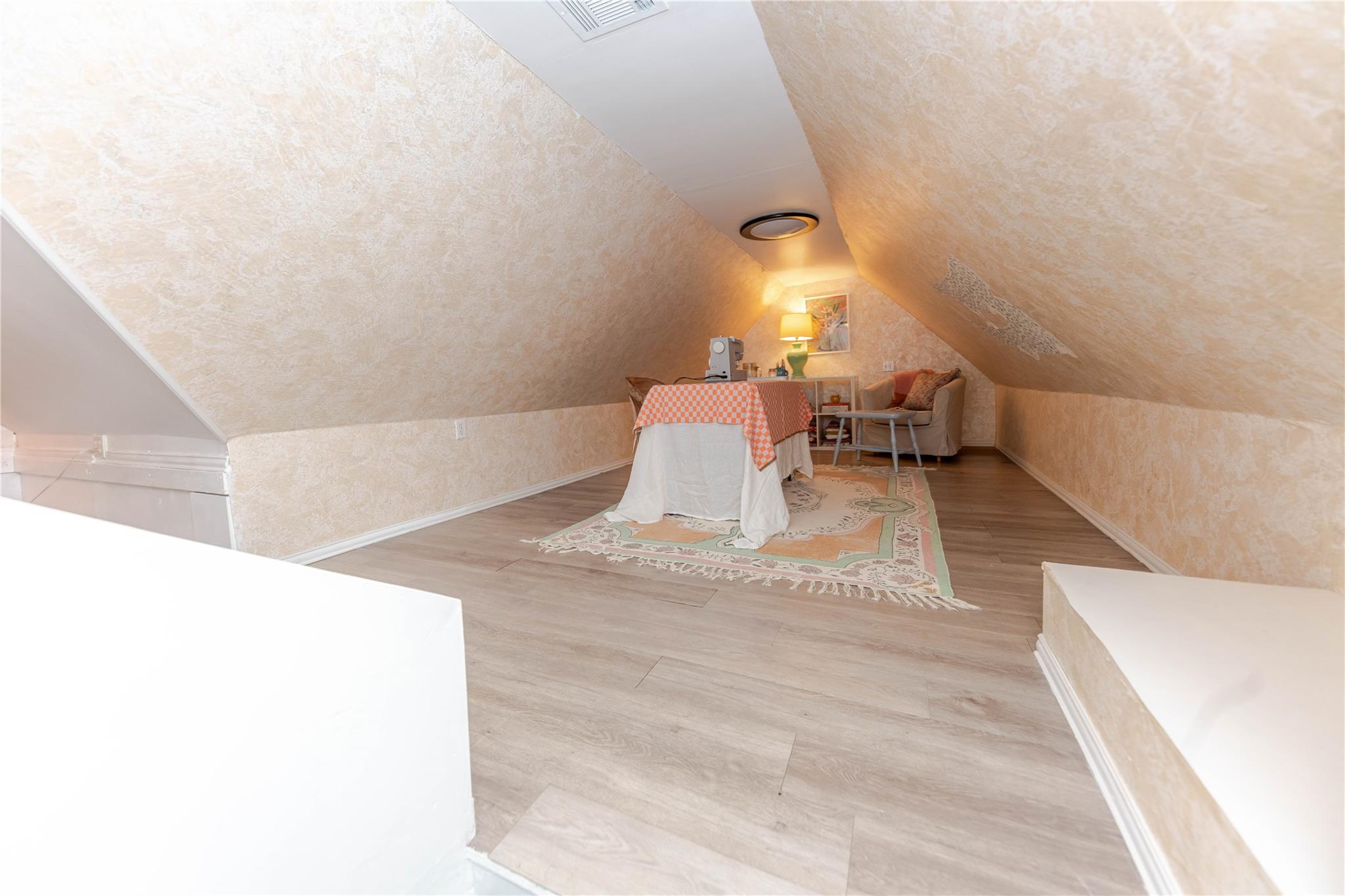 306 5th Ave, Smithville, TX 78957