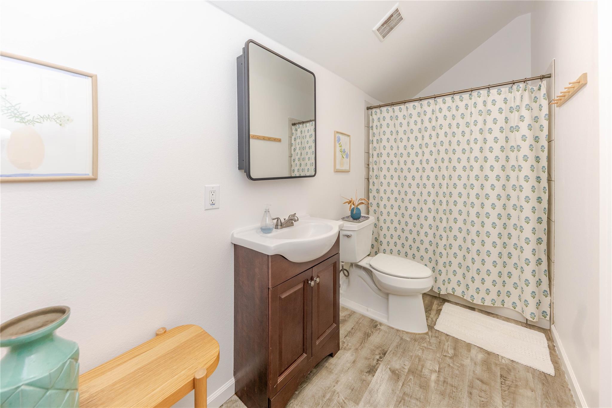 306 5th Ave, Smithville, TX 78957