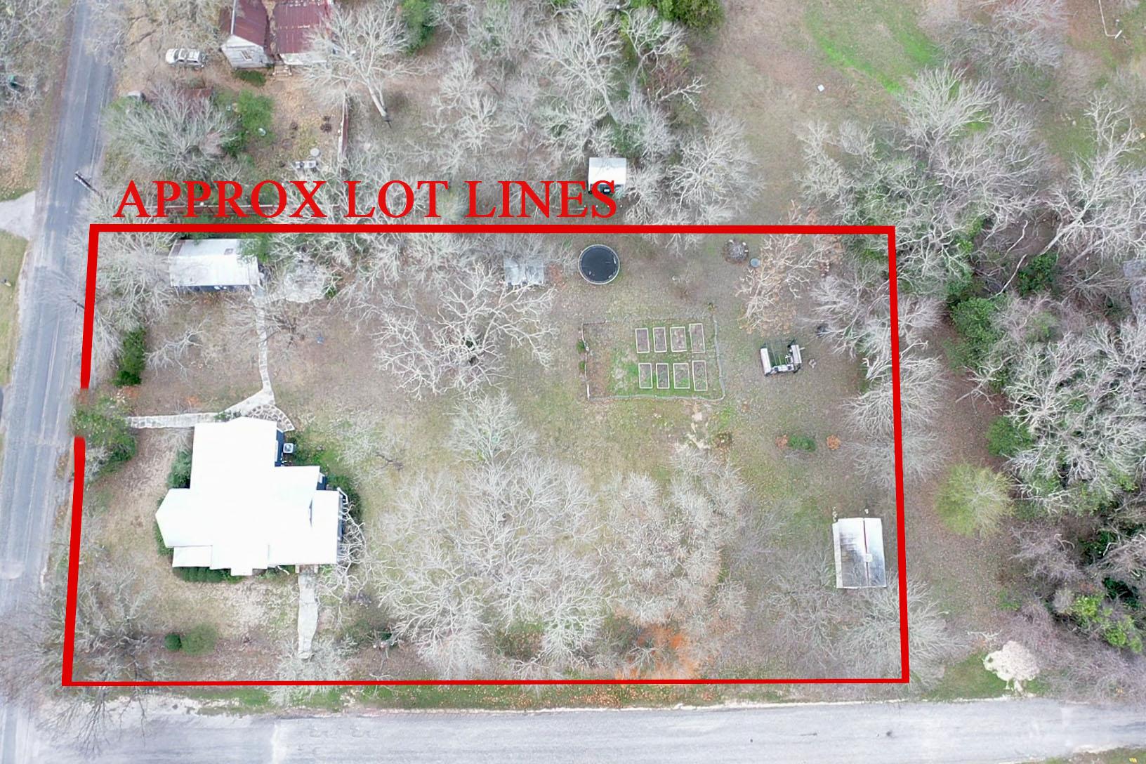 306 5th Ave, Smithville, TX 78957