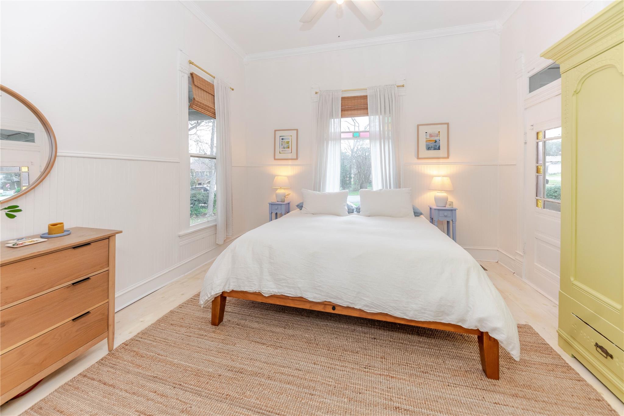 306 5th Ave, Smithville, TX 78957