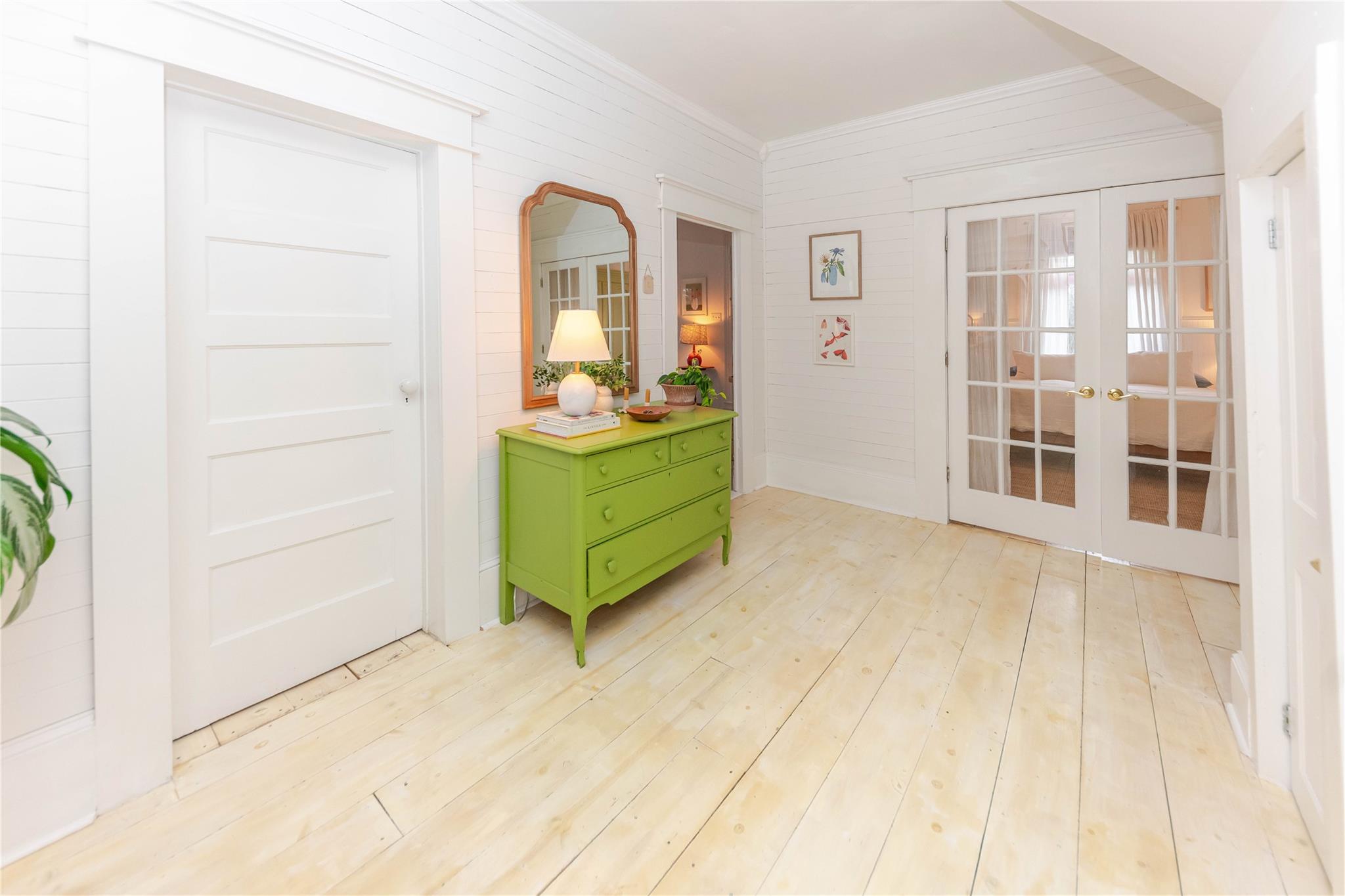 306 5th Ave, Smithville, TX 78957