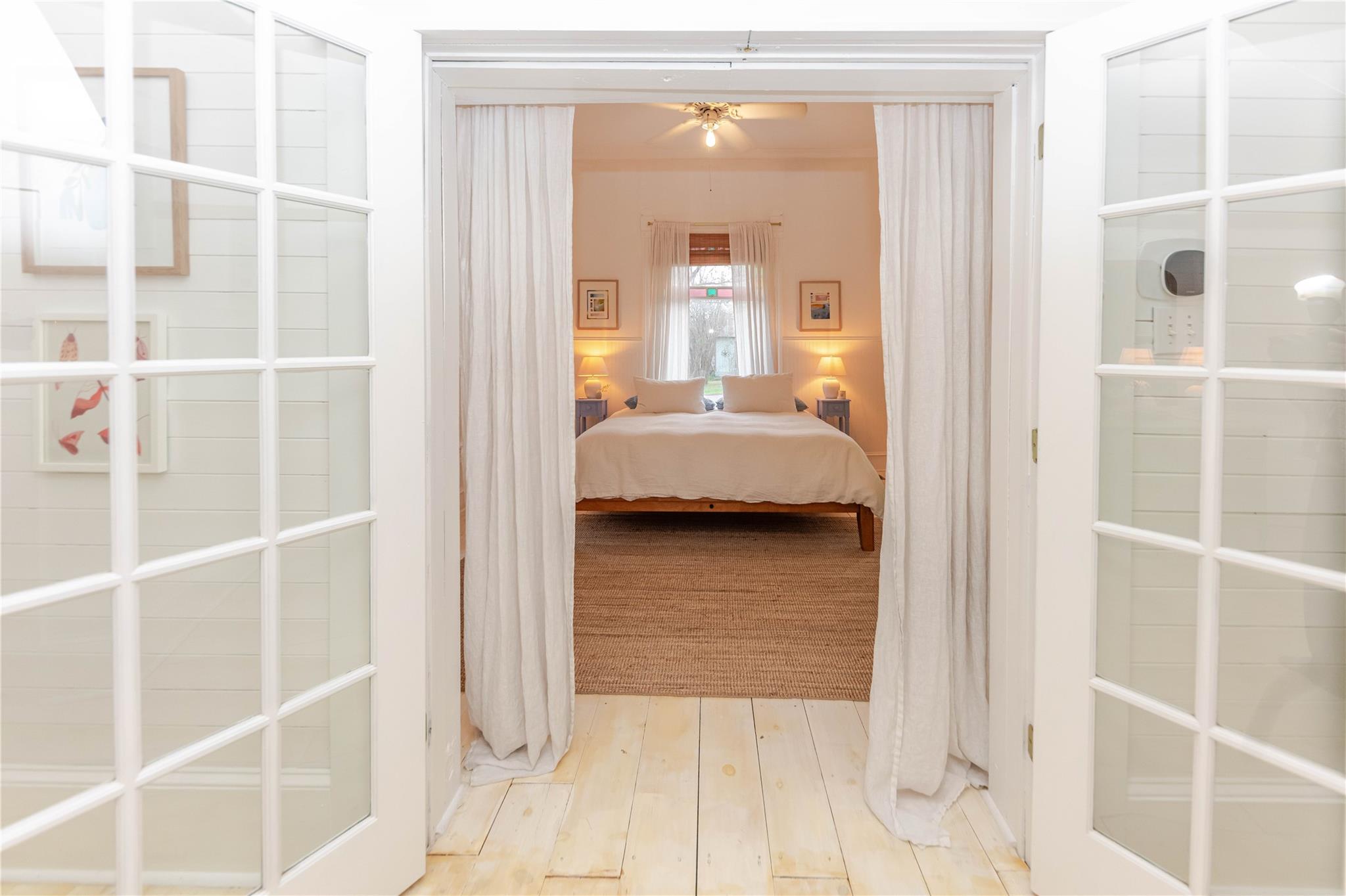 306 5th Ave, Smithville, TX 78957