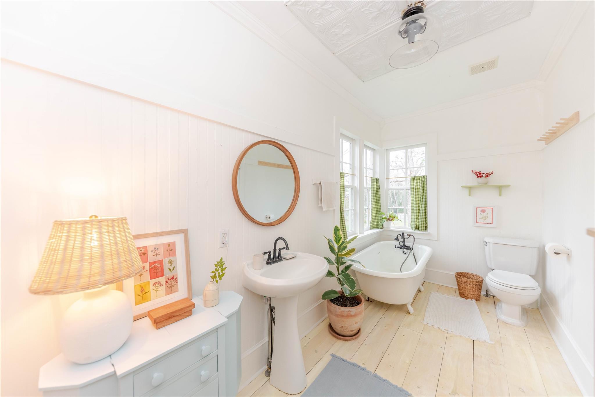 306 5th Ave, Smithville, TX 78957