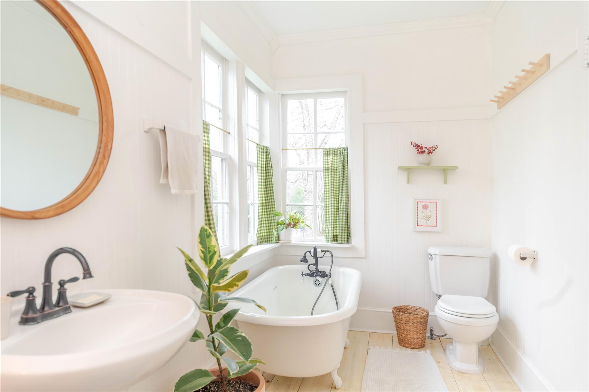 306 5th Ave, Smithville, TX 78957