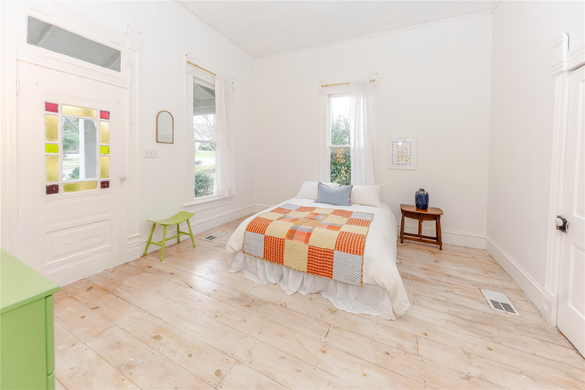 306 5th Ave, Smithville, TX 78957