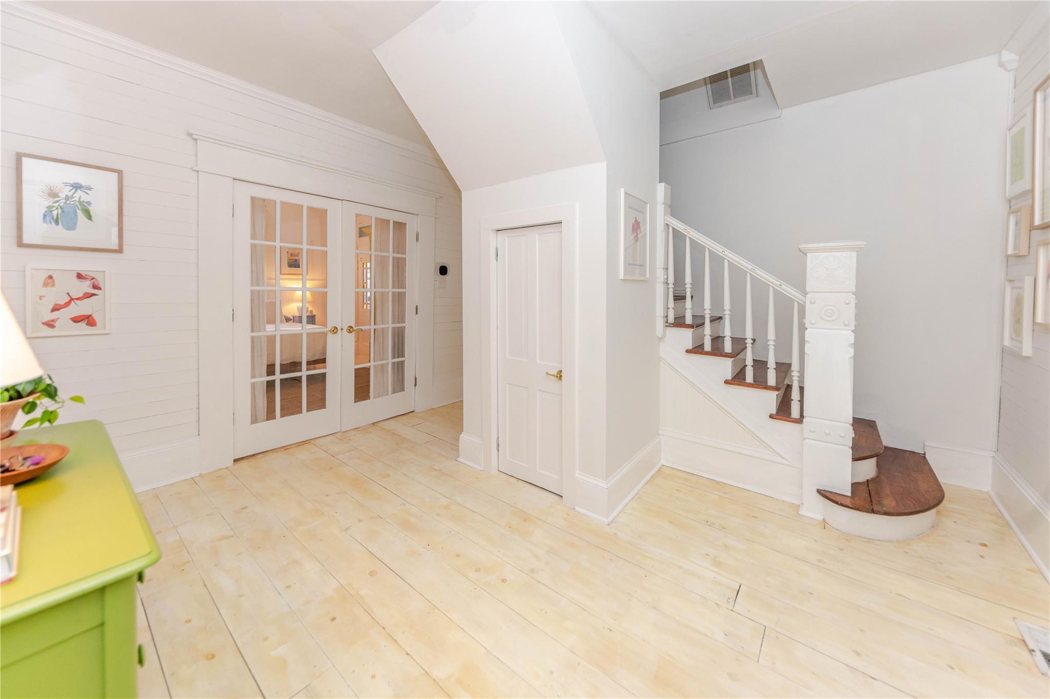 306 5th Ave, Smithville, TX 78957