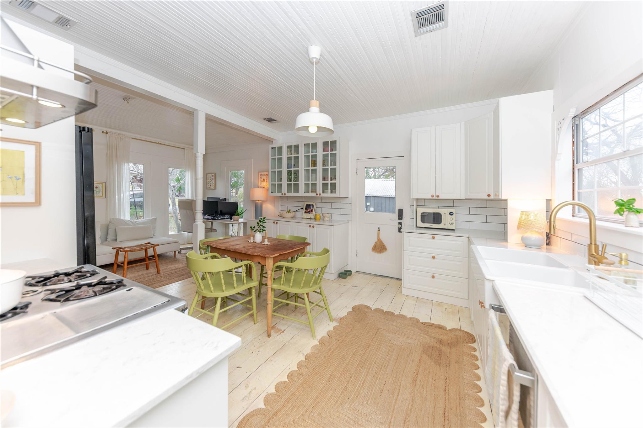 306 5th Ave, Smithville, TX 78957