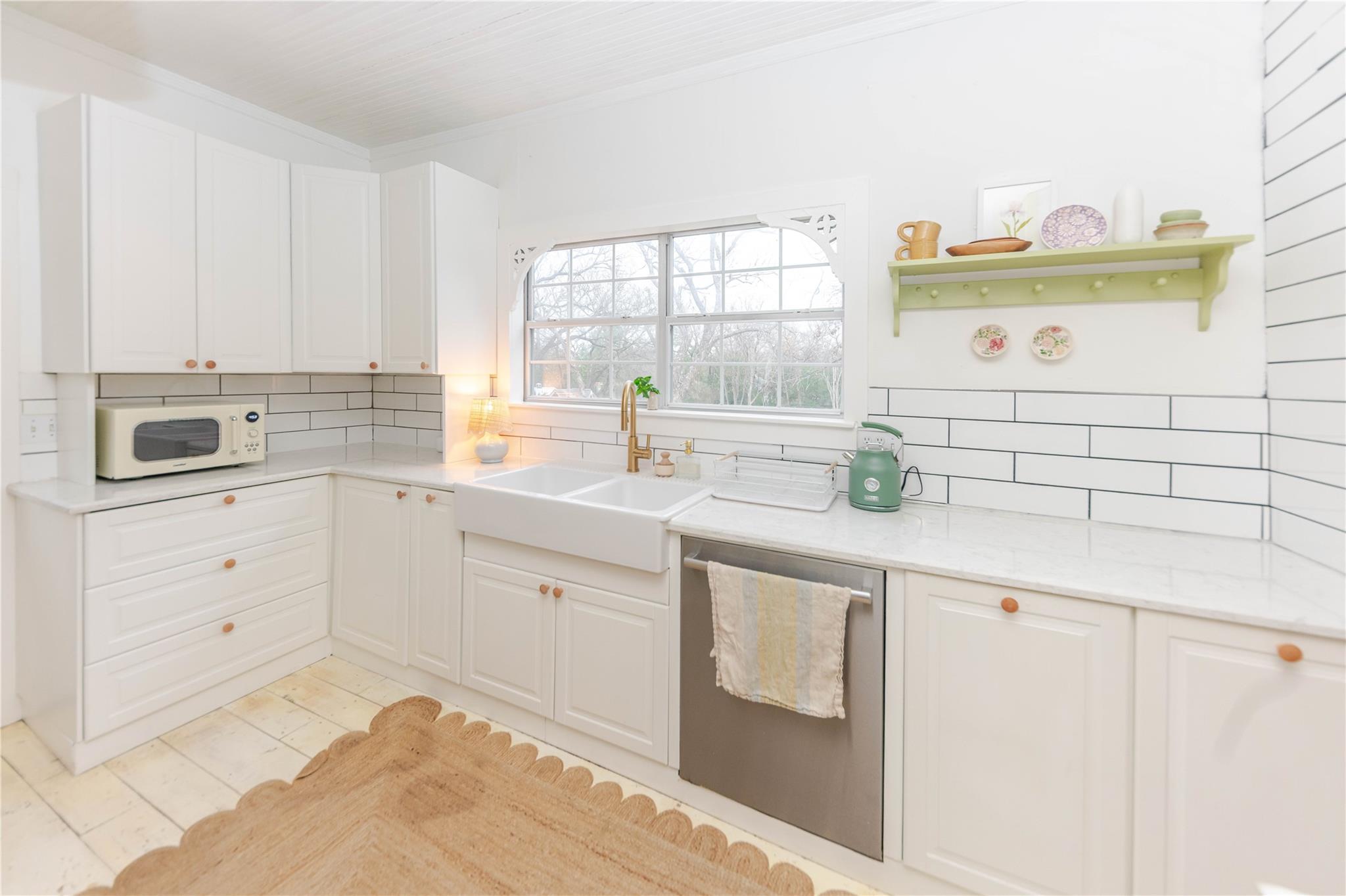 306 5th Ave, Smithville, TX 78957