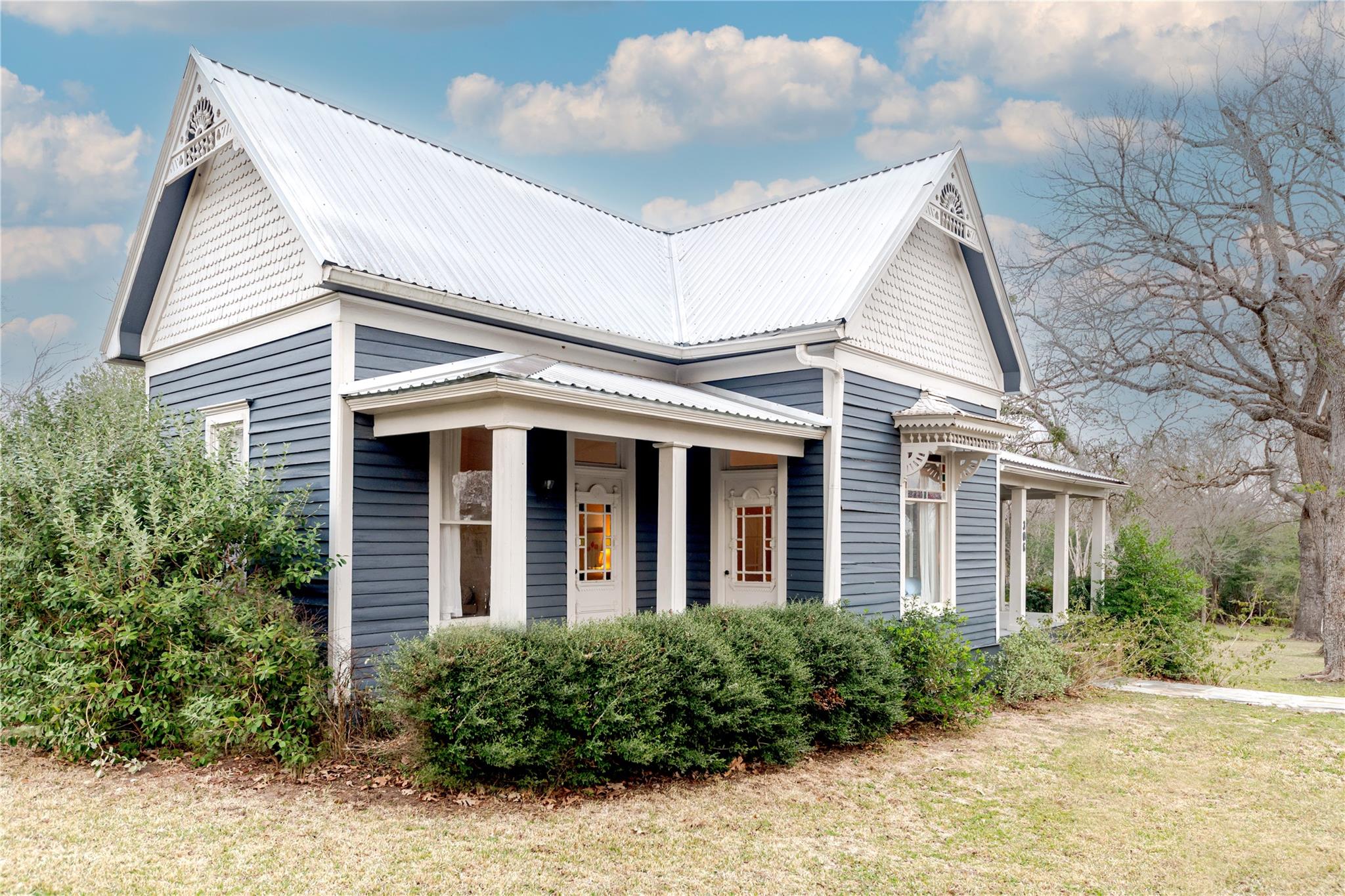 306 5th Ave, Smithville, TX 78957