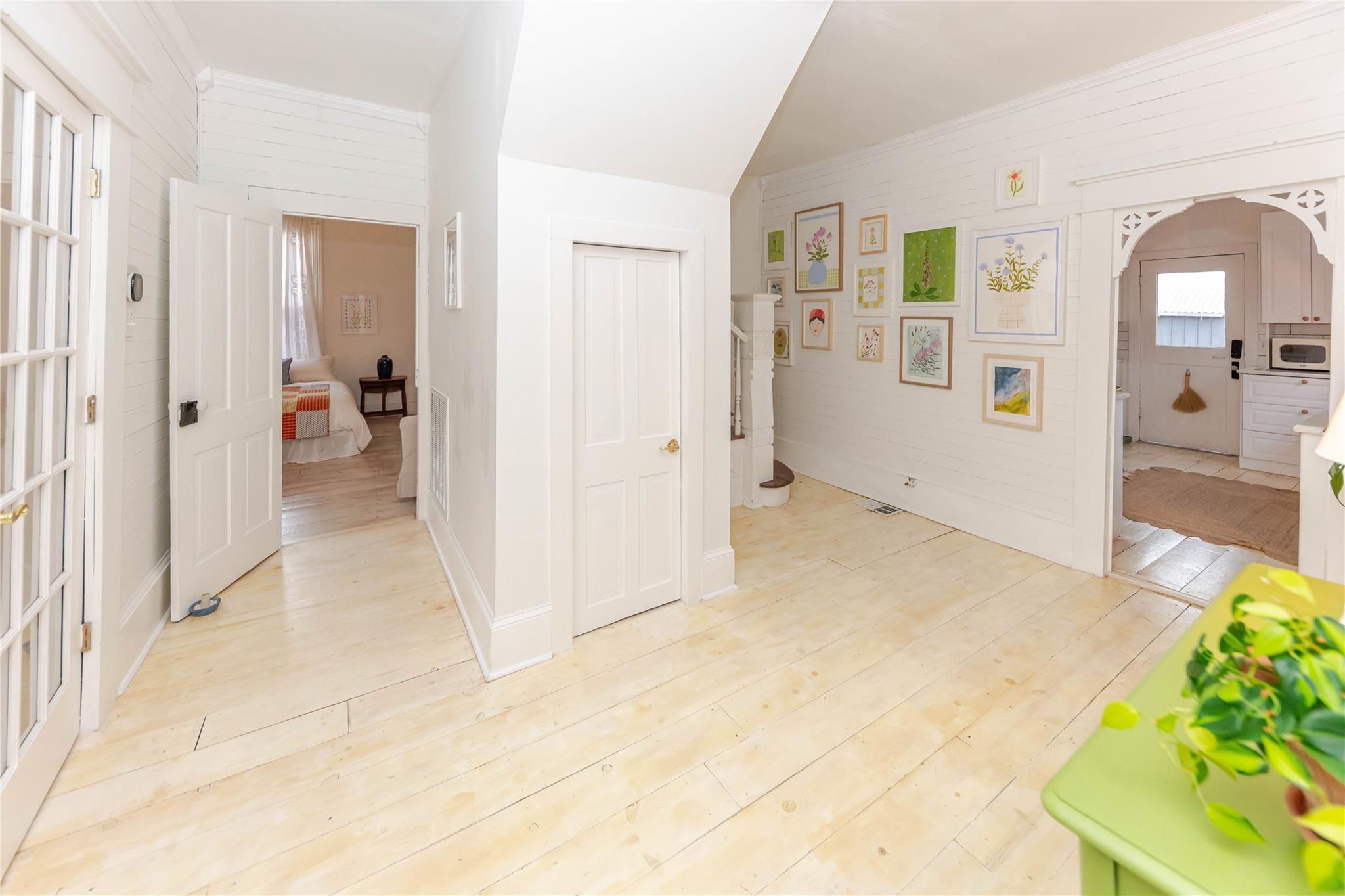 306 5th Ave, Smithville, TX 78957