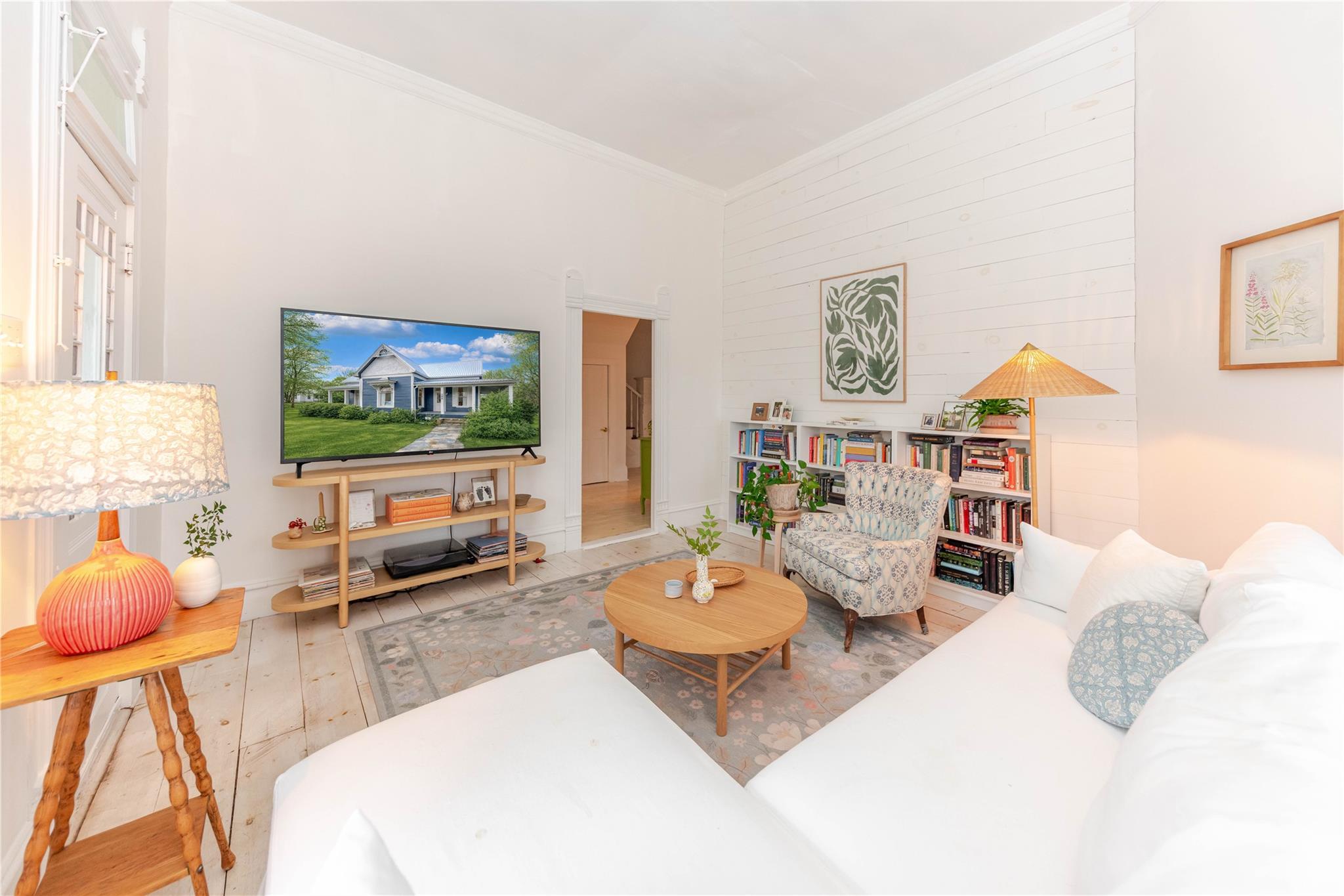 306 5th Ave, Smithville, TX 78957