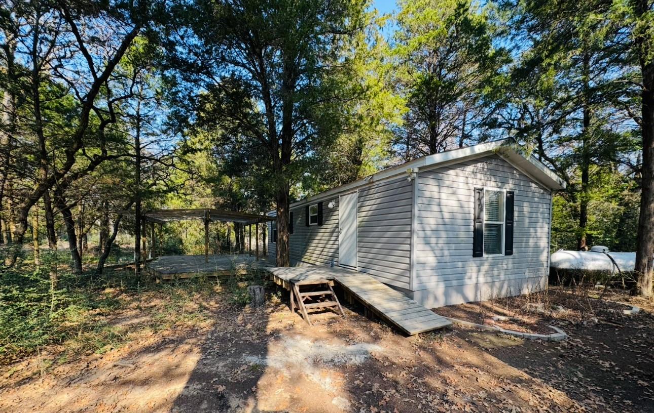 1575 County Road B Rd, Lexington, TX 78947