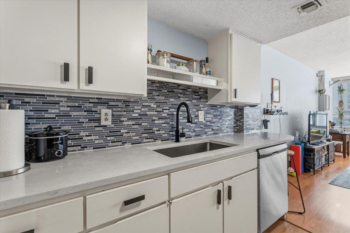 1800 Lavaca St # A305, Austin, TX 78701