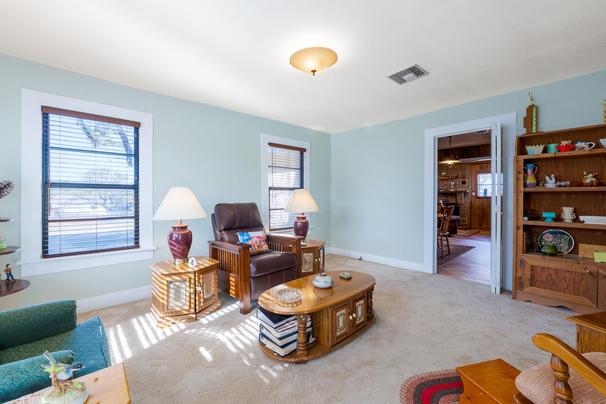 1003 N Ridge St, Lampasas, TX 76550