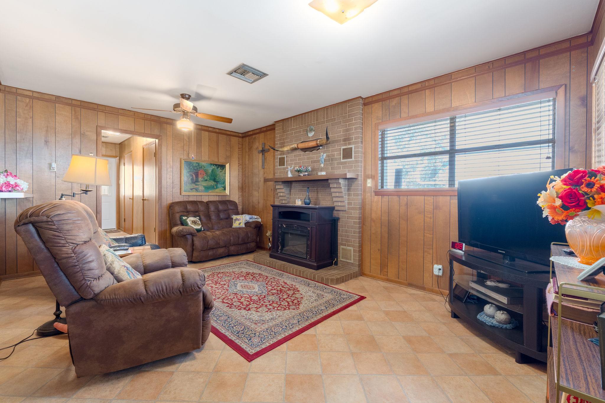 1003 N Ridge St, Lampasas, TX 76550