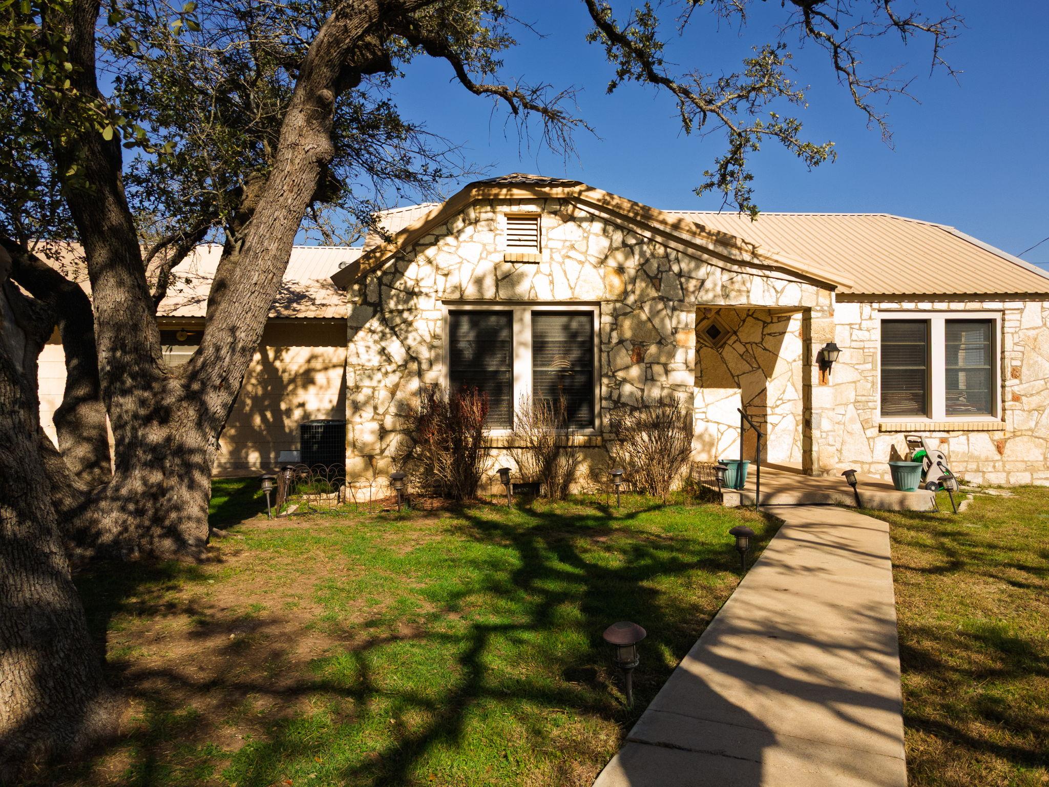 1003 N Ridge St, Lampasas, TX 76550