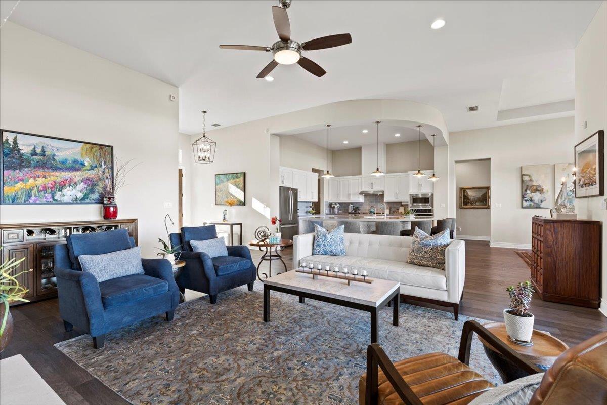 17825 Windecker Cv, Dripping Springs, TX 78620