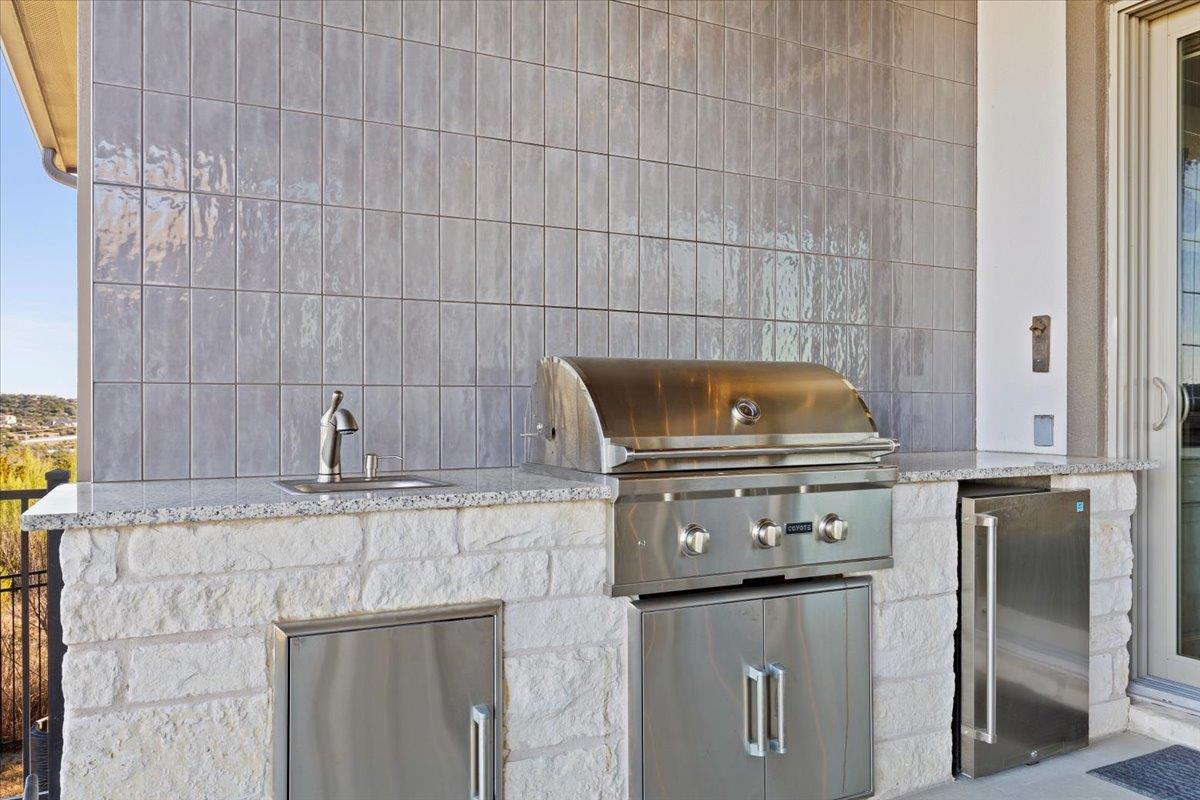 17825 Windecker Cv, Dripping Springs, TX 78620