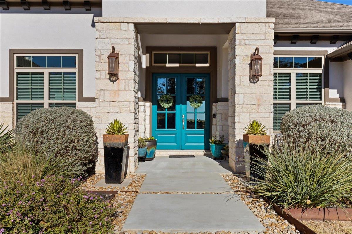 17825 Windecker Cv, Dripping Springs, TX 78620