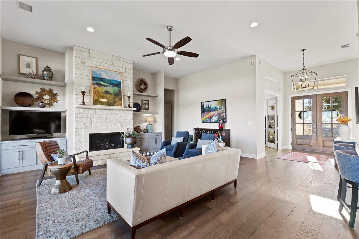 17825 Windecker Cv, Dripping Springs, TX 78620