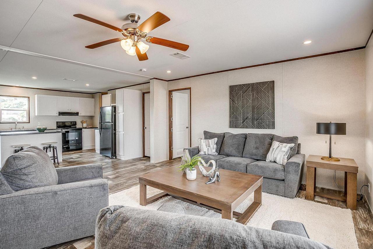 1304 Saddleback Dr, Bellville, TX 77418