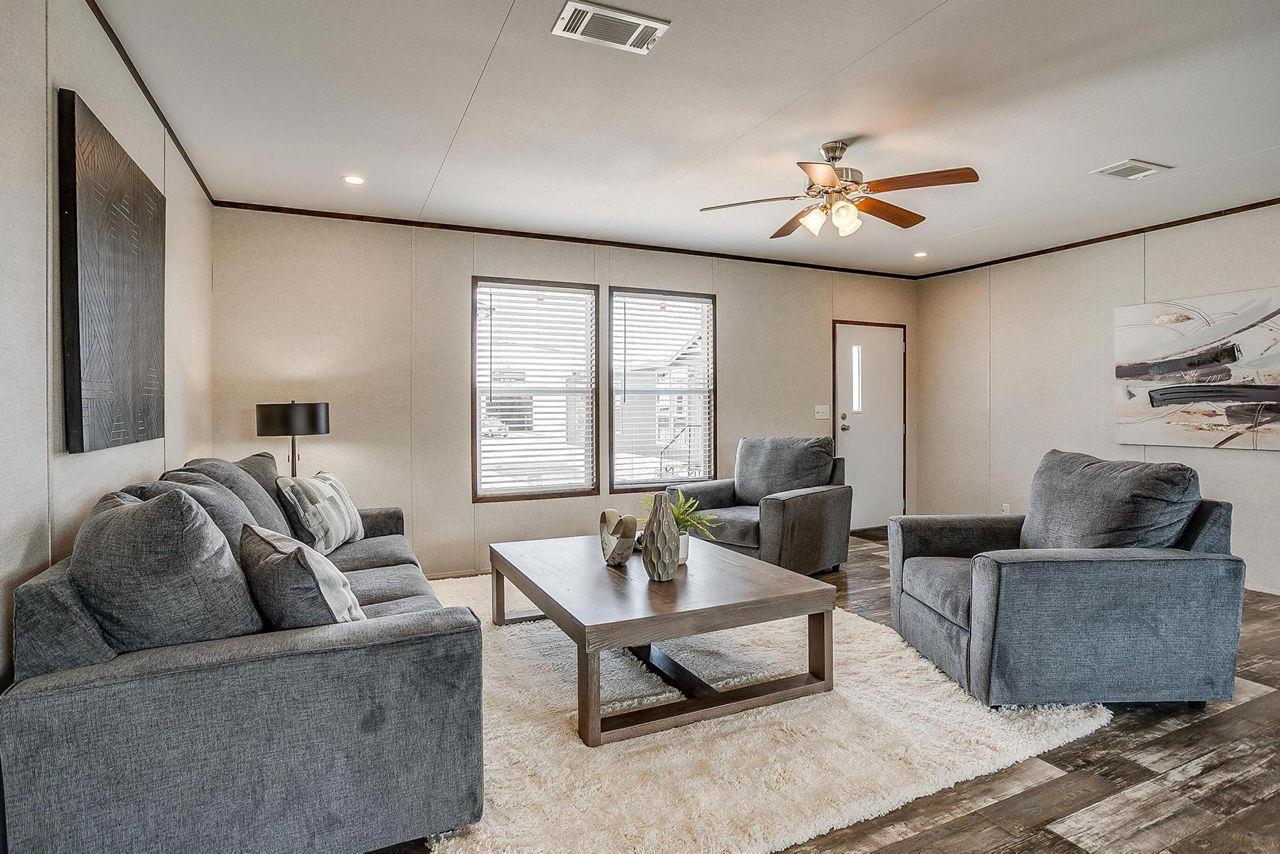 1304 Saddleback Dr, Bellville, TX 77418