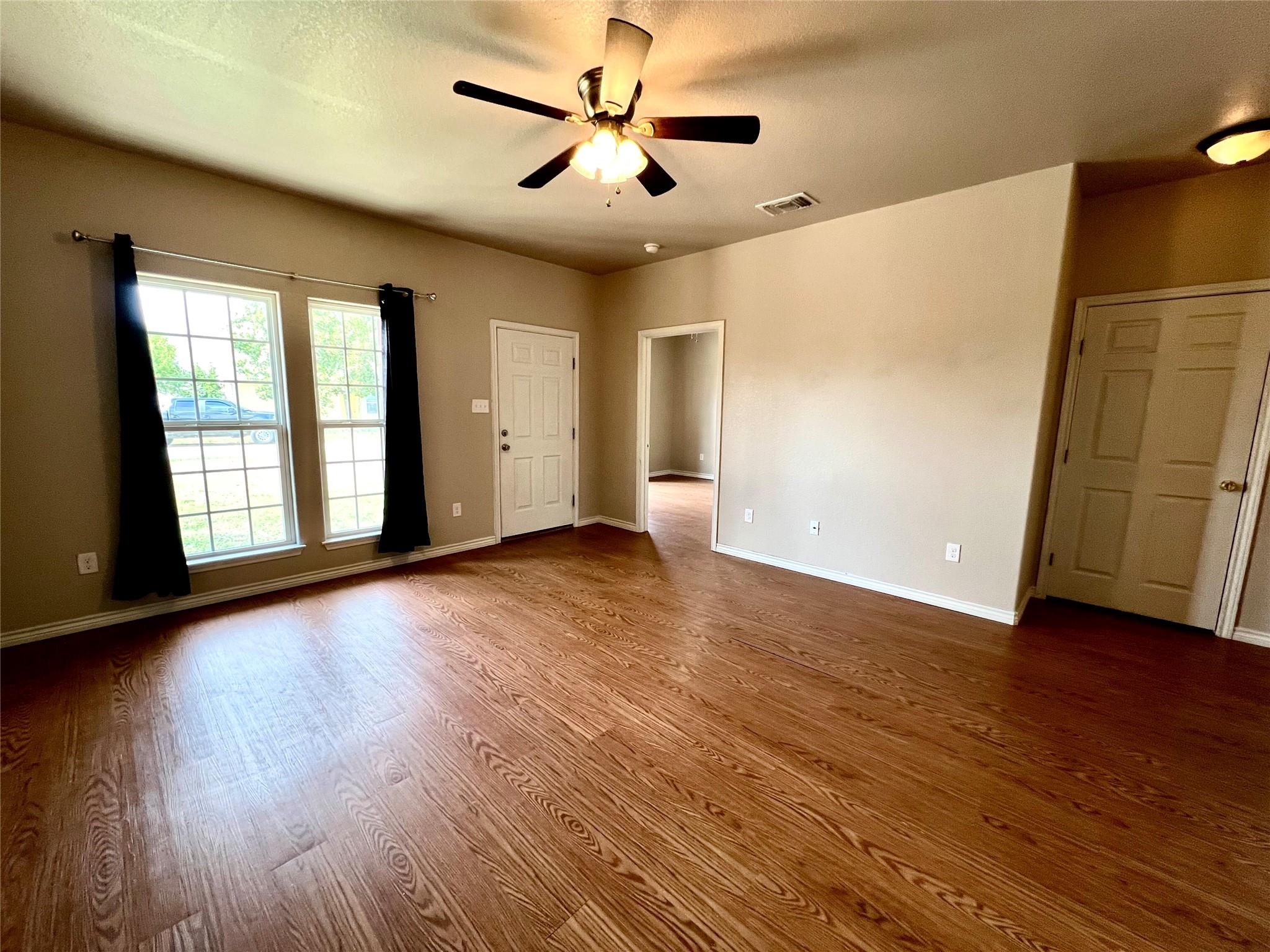 1295 Harper Trl, Lockhart, TX 78644