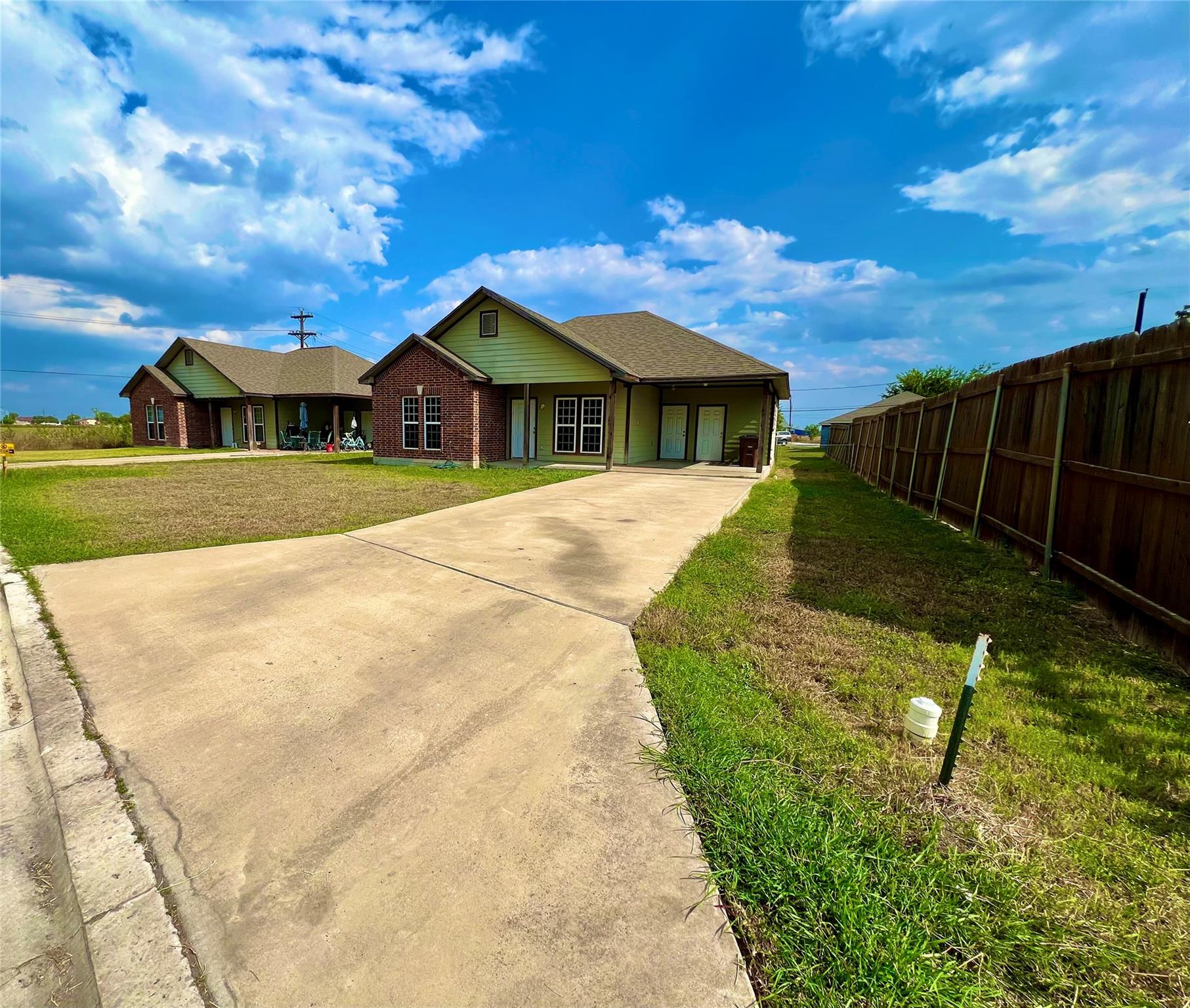 1295 Harper Trl, Lockhart, TX 78644