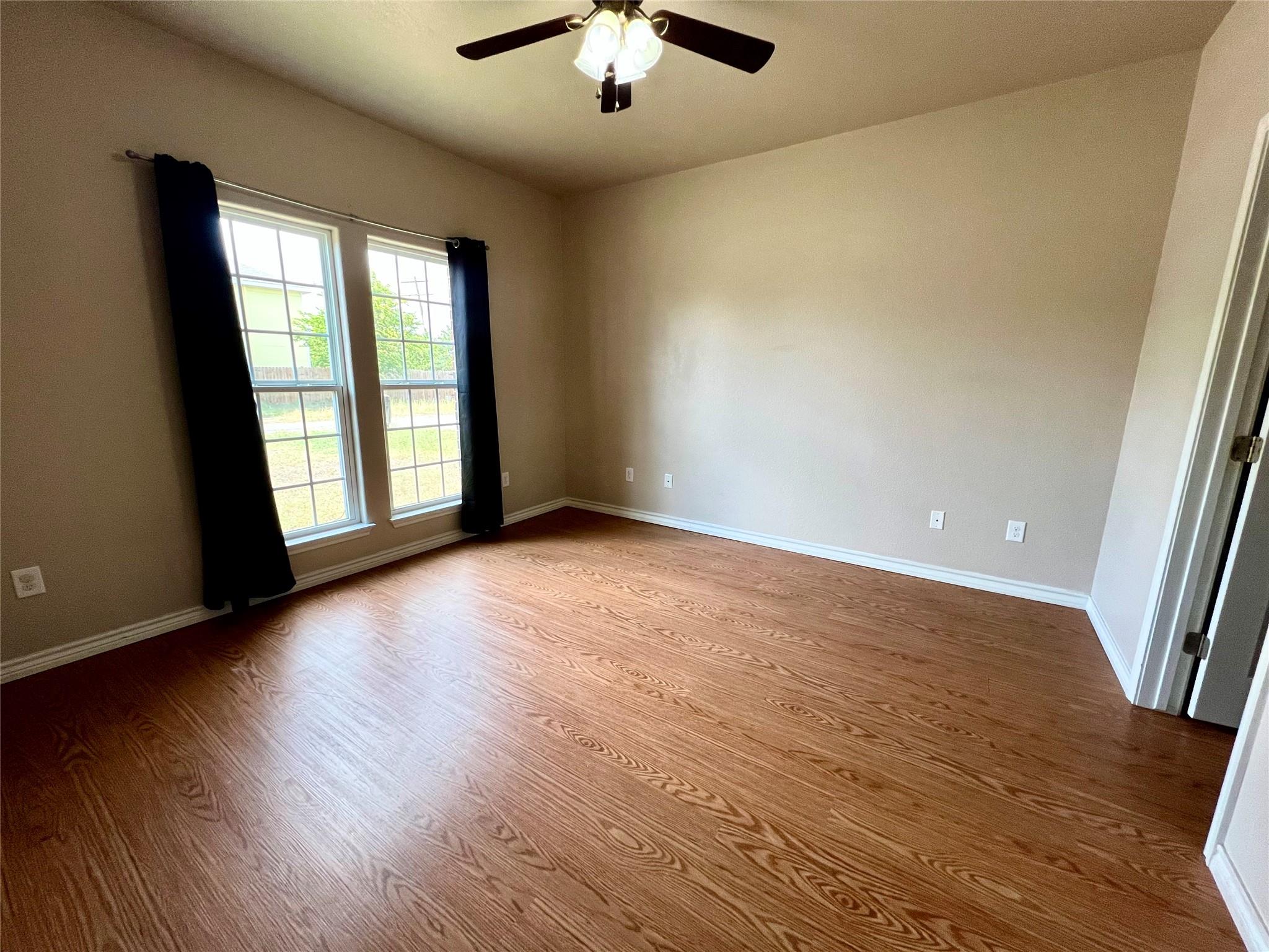 1295 Harper Trl, Lockhart, TX 78644