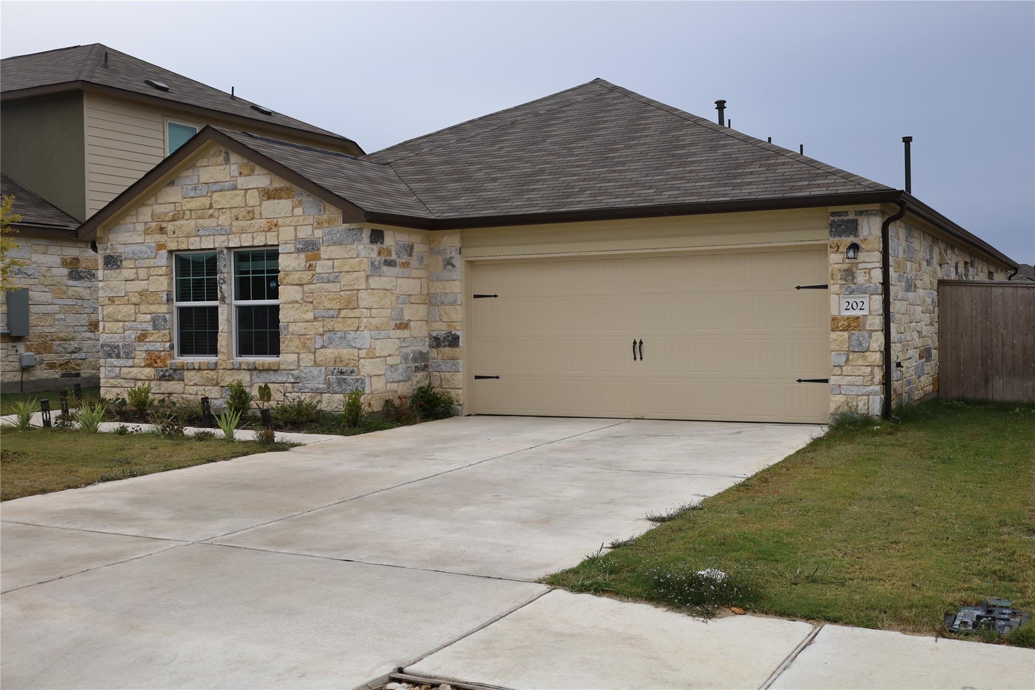 202 Coventry Dr, Hutto, TX 78634