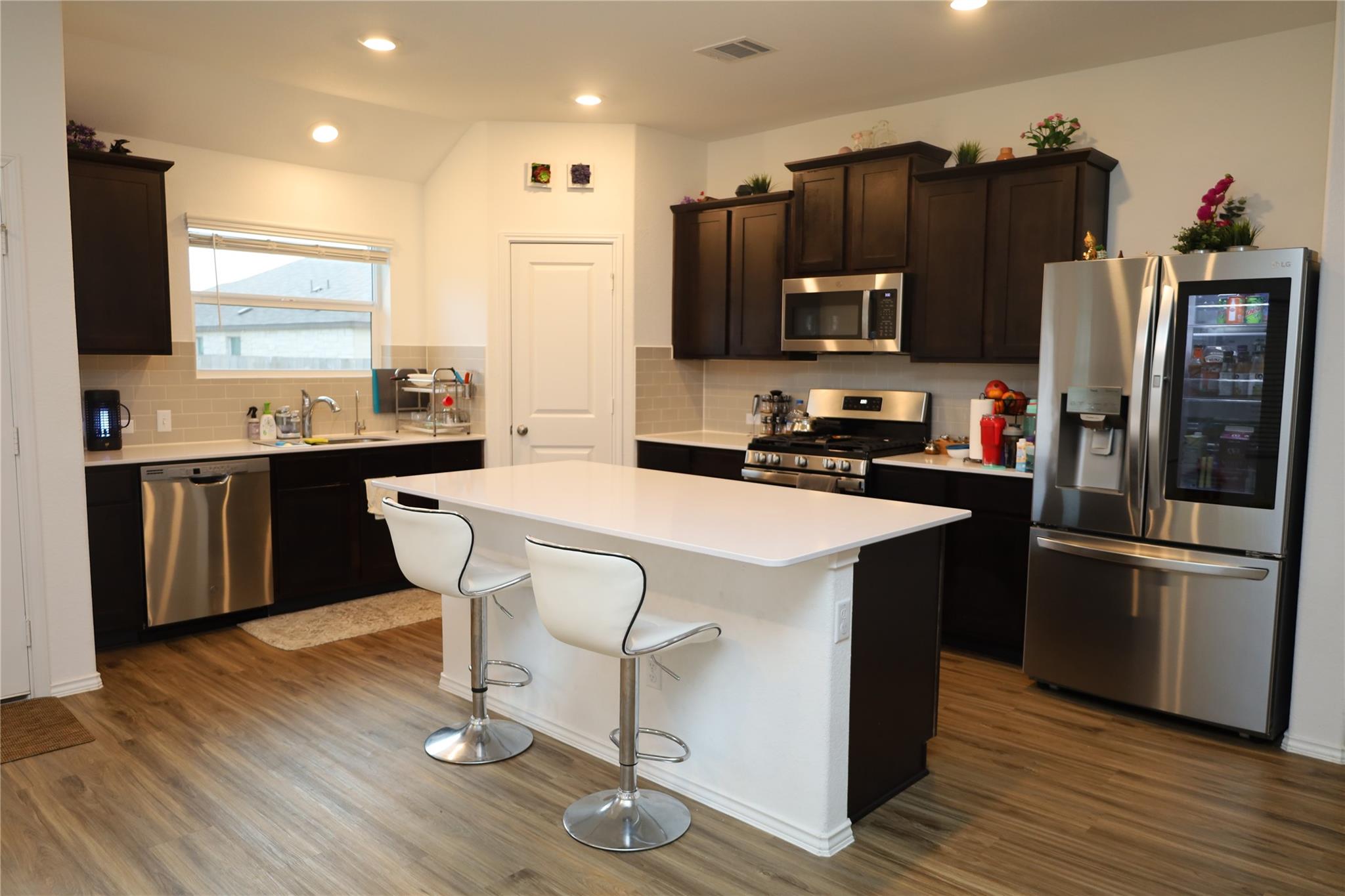 202 Coventry Dr, Hutto, TX 78634