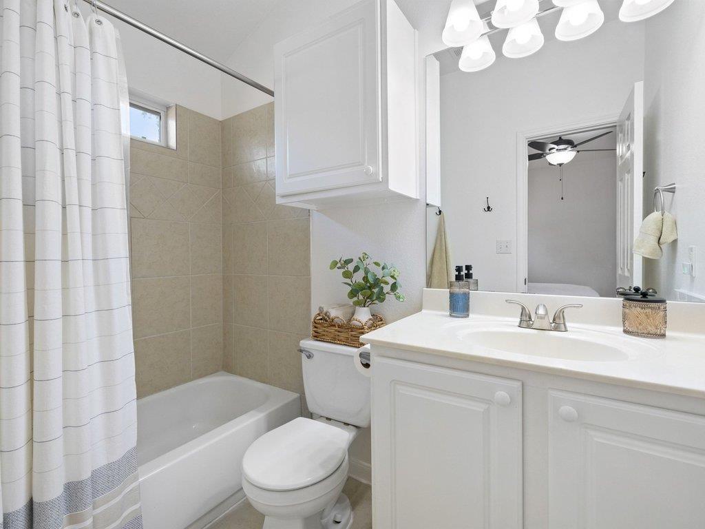 8022 Flintlock Cir, Lago Vista, TX 78645