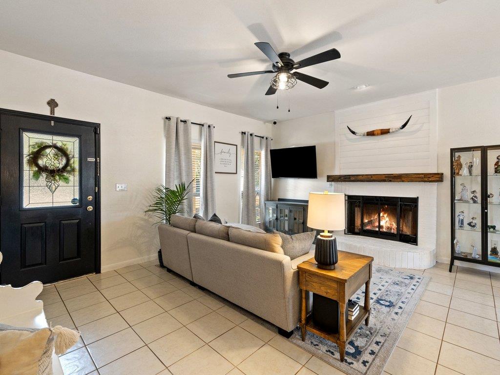 8022 Flintlock Cir, Lago Vista, TX 78645