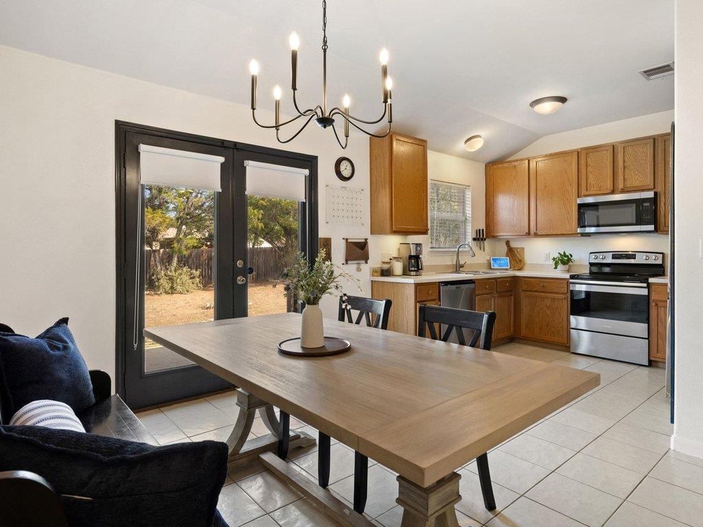 8022 Flintlock Cir, Lago Vista, TX 78645