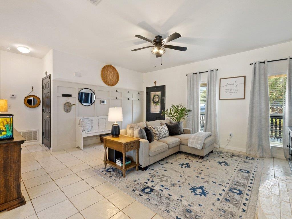 8022 Flintlock Cir, Lago Vista, TX 78645