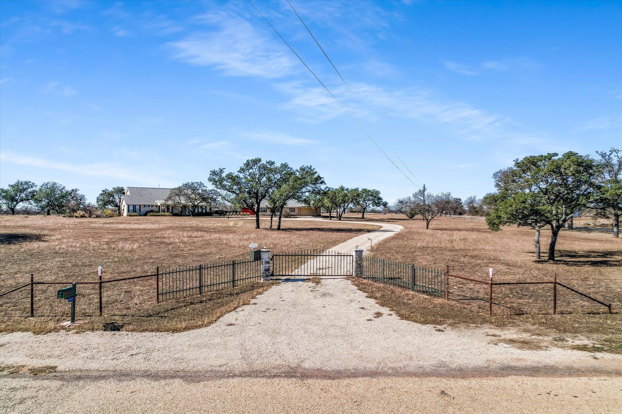 842 Boos Ln, Fredericksburg, TX 78624