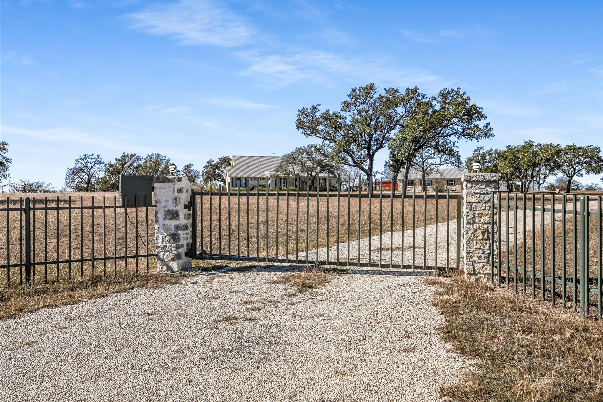 842 Boos Ln, Fredericksburg, TX 78624