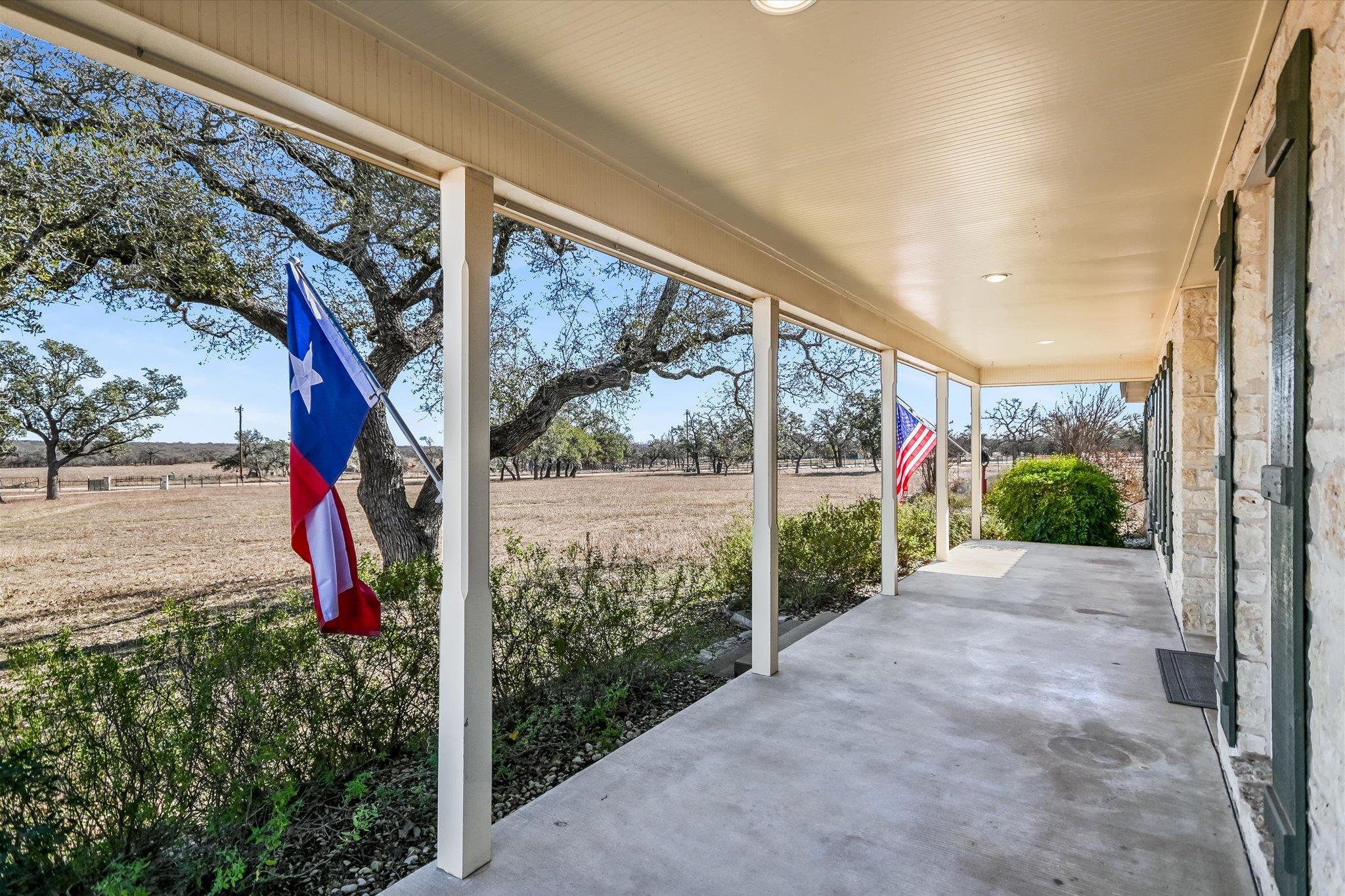 842 Boos Ln, Fredericksburg, TX 78624