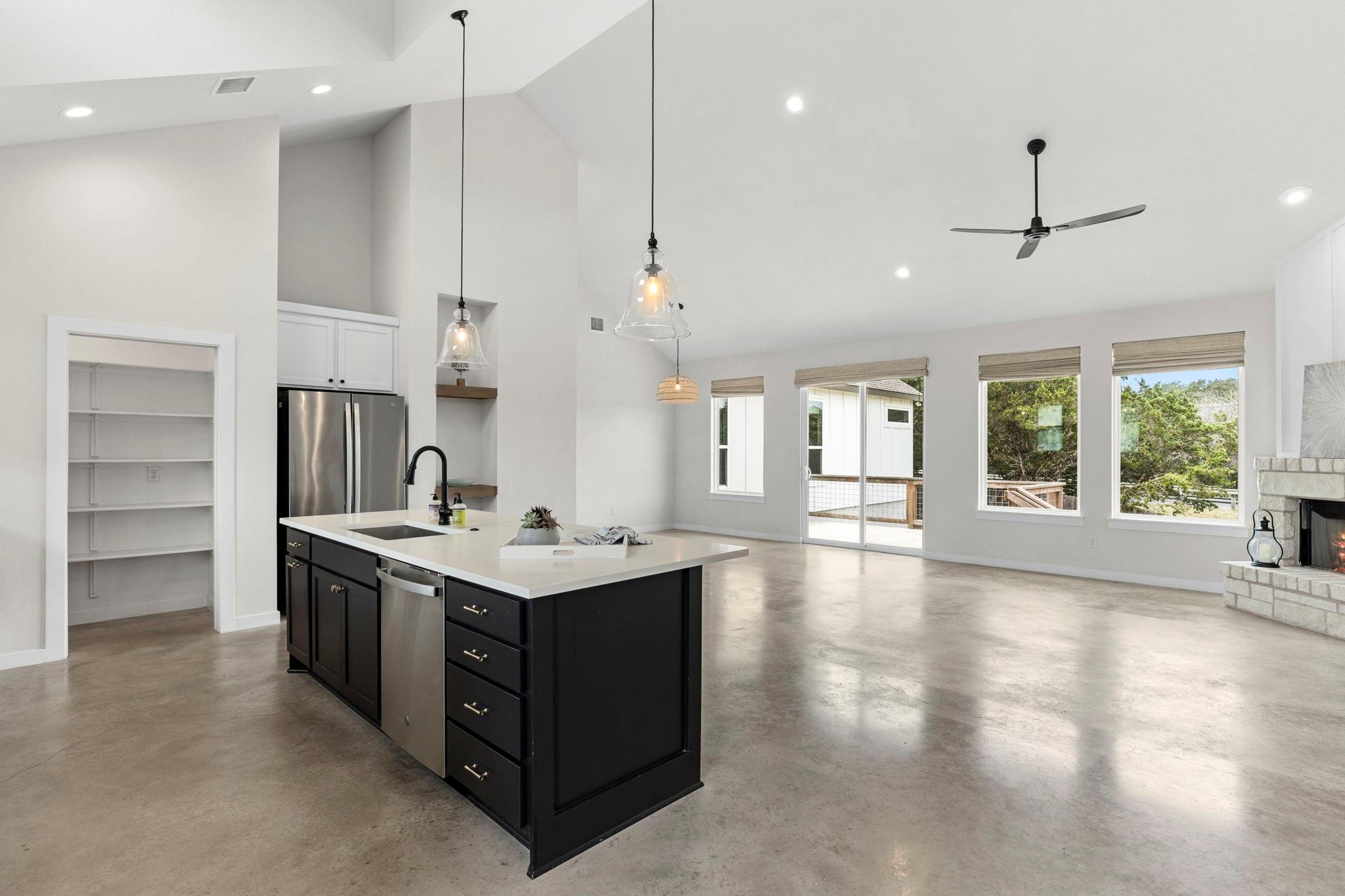 22206 Briarcliff Dr, Spicewood, TX 78669