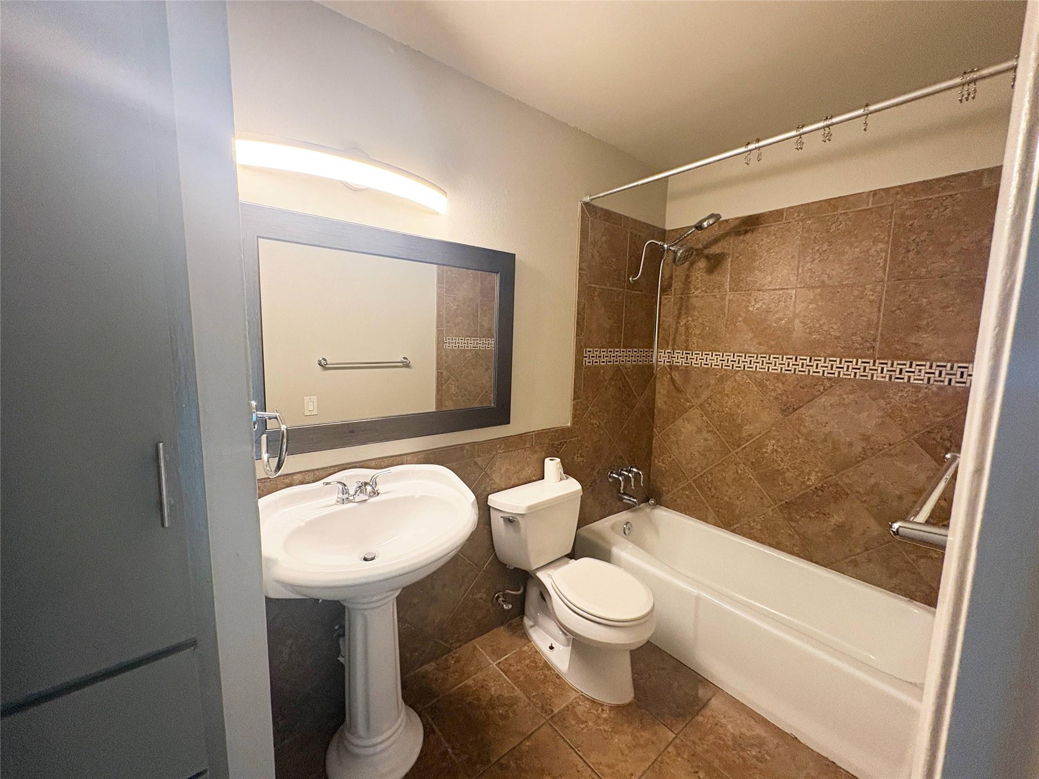 620 S 1st St # 201, Austin, TX 78704