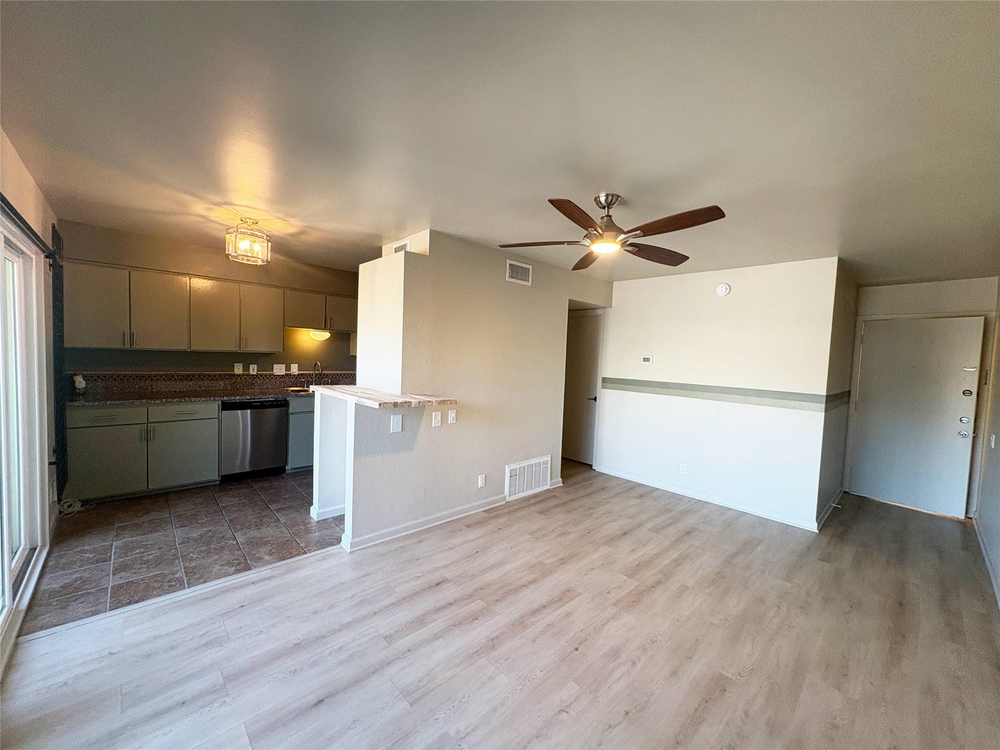 620 S 1st St # 201, Austin, TX 78704