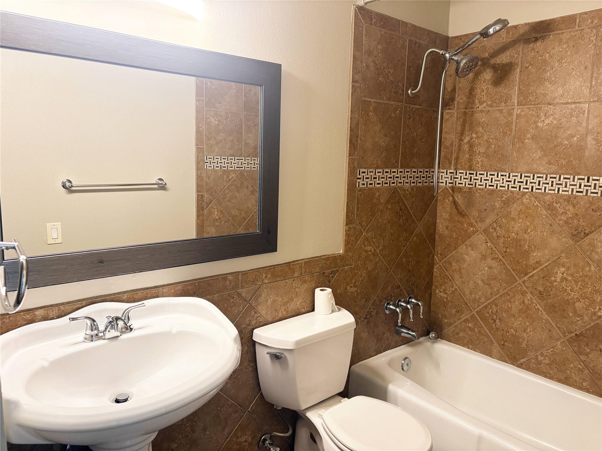 620 S 1st St # 201, Austin, TX 78704